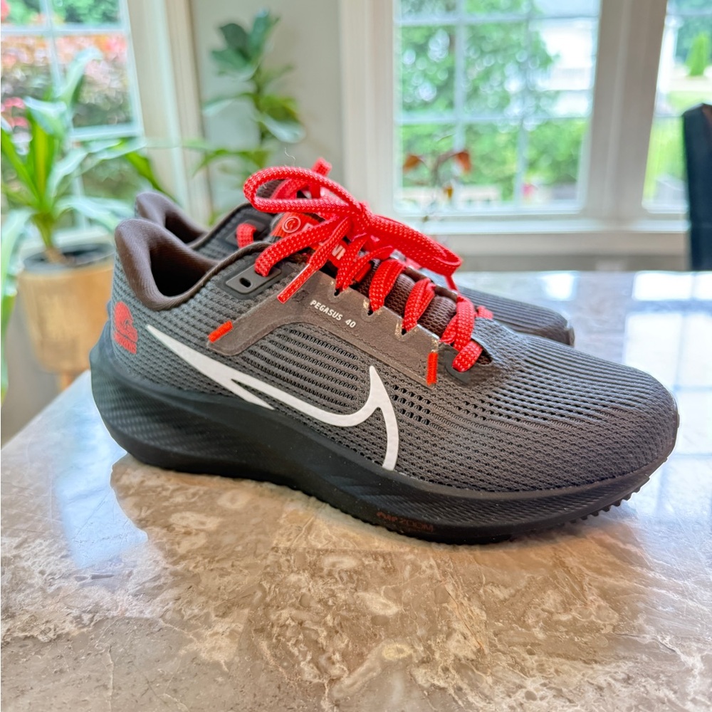 CLEVELAND BROWNS NIKE ZOOM PEGASUS 40 BOYS SHOES